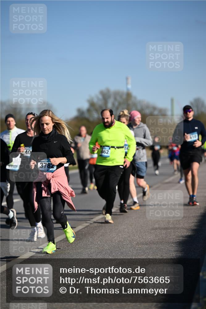 06.04.2025 - 44. Internationalen Wilhelmsburger Insellauf Dr. Thomas Lammeyer http://msf.ph/oto/7563665 06.04.2025 09:38:37 Laufen 40, 3782, 462, 610 meine-sportfotos.de
