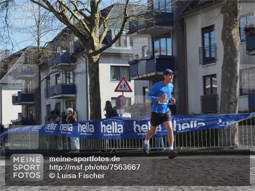 06.04.2025 - 44. Internationalen Wilhelmsburger Insellauf Luisa Fischer http://msf.ph/oto/7563667 06.04.2025 10:34:15 Ziel 4294 meine-sportfotos.de