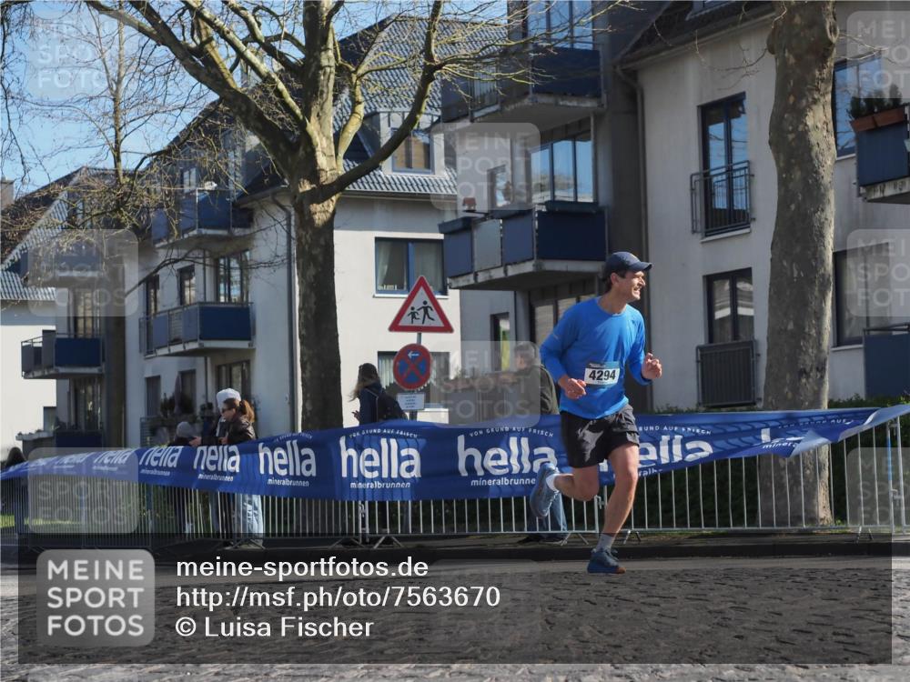 06.04.2025 - 44. Internationalen Wilhelmsburger Insellauf Luisa Fischer http://msf.ph/oto/7563670 06.04.2025 10:34:15 Ziel 4294 meine-sportfotos.de
