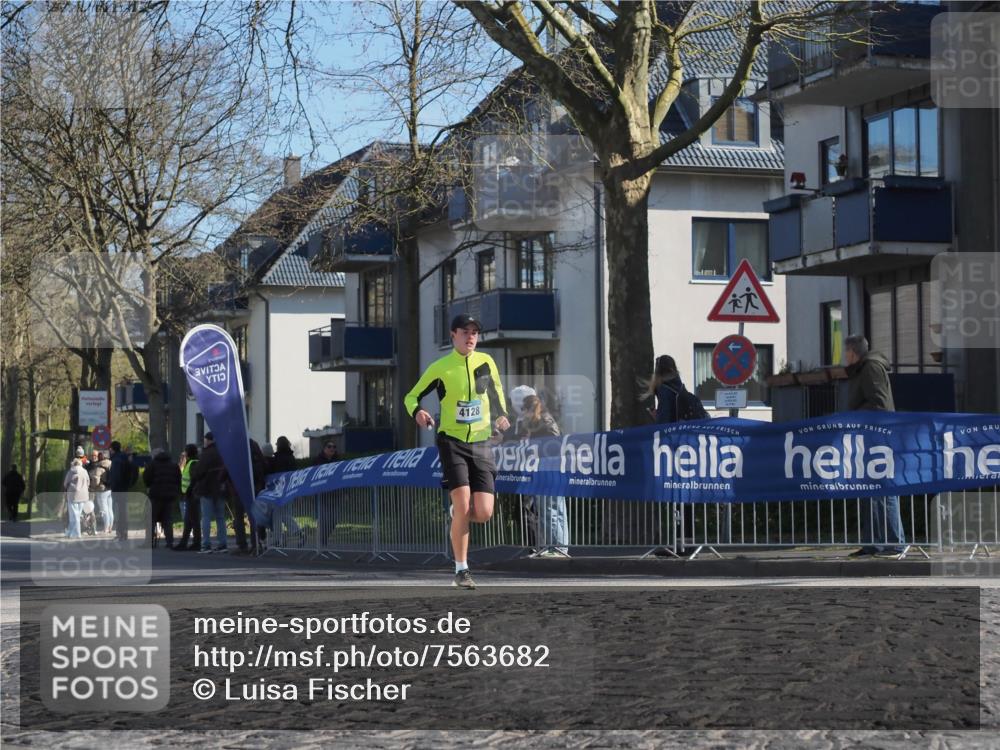 06.04.2025 - 44. Internationalen Wilhelmsburger Insellauf Luisa Fischer http://msf.ph/oto/7563682 06.04.2025 10:34:22 Ziel 4128 meine-sportfotos.de