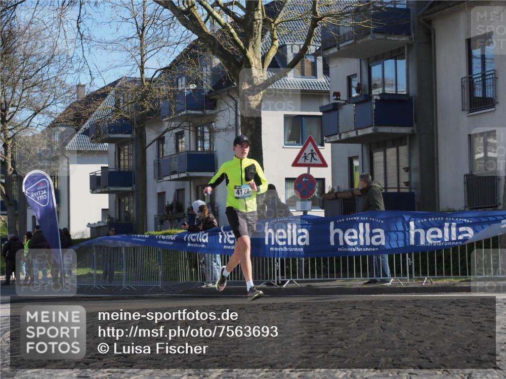06.04.2025 - 44. Internationalen Wilhelmsburger Insellauf Luisa Fischer http://msf.ph/oto/7563693 06.04.2025 10:34:22 Ziel 4128 meine-sportfotos.de