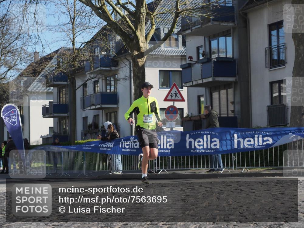 06.04.2025 - 44. Internationalen Wilhelmsburger Insellauf Luisa Fischer http://msf.ph/oto/7563695 06.04.2025 10:34:22 Ziel 4128 meine-sportfotos.de