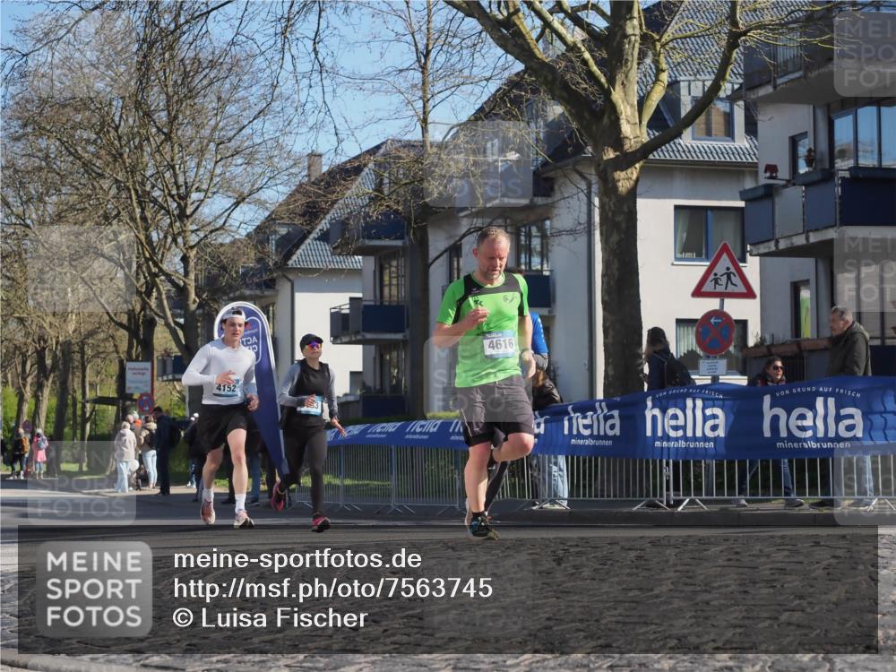 06.04.2025 - 44. Internationalen Wilhelmsburger Insellauf Luisa Fischer http://msf.ph/oto/7563745 06.04.2025 10:34:30 Ziel 4152, 317, 4616 meine-sportfotos.de