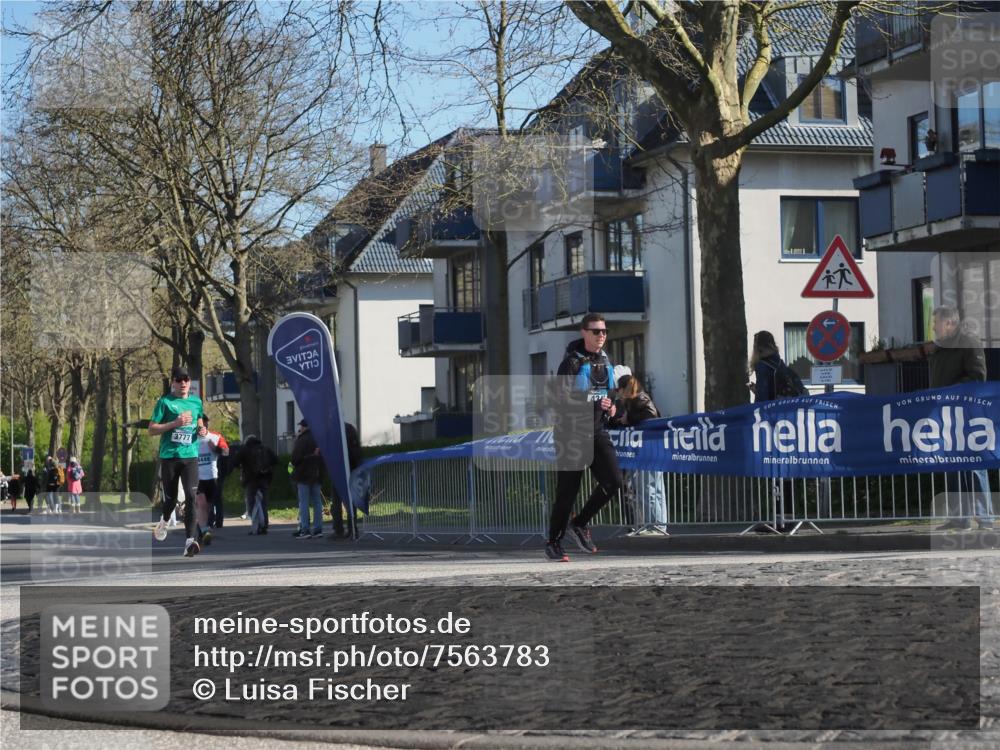 06.04.2025 - 44. Internationalen Wilhelmsburger Insellauf Luisa Fischer http://msf.ph/oto/7563783 06.04.2025 10:34:40 Ziel 3777, 4449, 42 meine-sportfotos.de