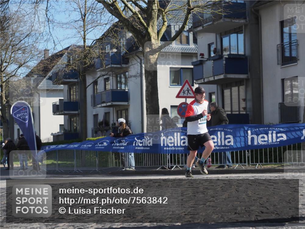 06.04.2025 - 44. Internationalen Wilhelmsburger Insellauf Luisa Fischer http://msf.ph/oto/7563842 06.04.2025 10:34:45 Ziel 4449 meine-sportfotos.de