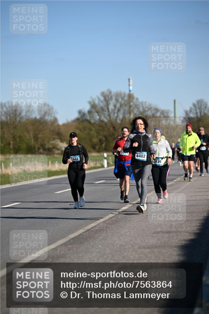 06.04.2025 - 44. Internationalen Wilhelmsburger Insellauf Dr. Thomas Lammeyer http://msf.ph/oto/7563864 06.04.2025 09:38:46 Laufen 4482, 3442, 3439 meine-sportfotos.de