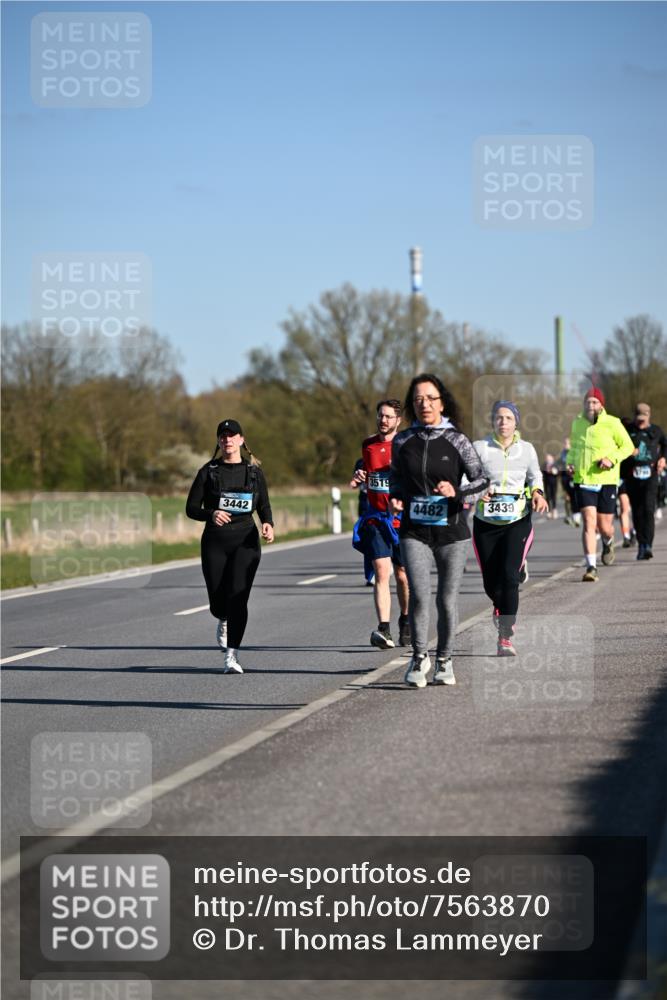 06.04.2025 - 44. Internationalen Wilhelmsburger Insellauf Dr. Thomas Lammeyer http://msf.ph/oto/7563870 06.04.2025 09:38:46 Laufen 3442, 3519, 4482, 3439 meine-sportfotos.de