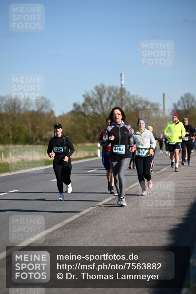 06.04.2025 - 44. Internationalen Wilhelmsburger Insellauf Dr. Thomas Lammeyer http://msf.ph/oto/7563882 06.04.2025 09:38:46 Laufen 4482, 3439, 3442 meine-sportfotos.de