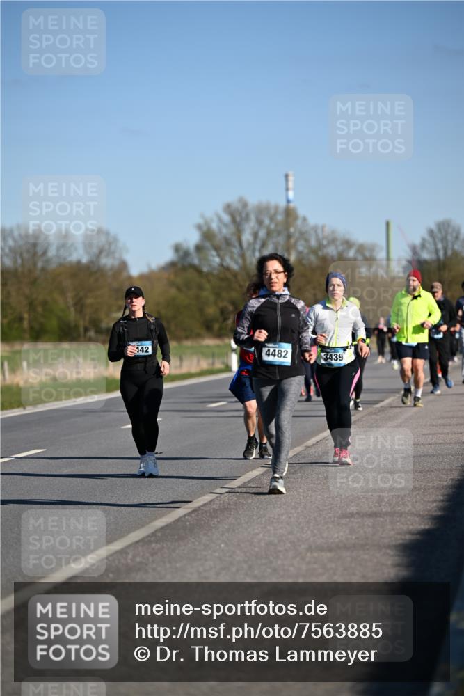 06.04.2025 - 44. Internationalen Wilhelmsburger Insellauf Dr. Thomas Lammeyer http://msf.ph/oto/7563885 06.04.2025 09:38:46 Laufen 342, 4482, 3439 meine-sportfotos.de