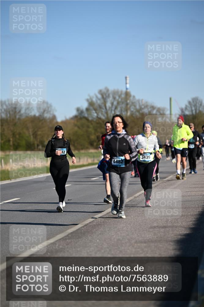 06.04.2025 - 44. Internationalen Wilhelmsburger Insellauf Dr. Thomas Lammeyer http://msf.ph/oto/7563889 06.04.2025 09:38:46 Laufen 12, 4482, 3439 meine-sportfotos.de