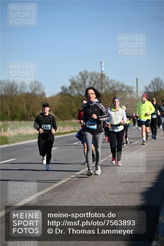 06.04.2025 - 44. Internationalen Wilhelmsburger Insellauf Dr. Thomas Lammeyer http://msf.ph/oto/7563893 06.04.2025 09:38:47 Laufen 3442, 4482, 3439 meine-sportfotos.de