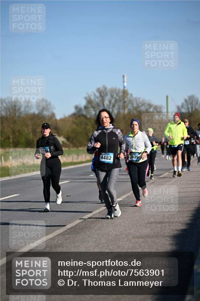 06.04.2025 - 44. Internationalen Wilhelmsburger Insellauf Dr. Thomas Lammeyer http://msf.ph/oto/7563901 06.04.2025 09:38:47 Laufen 3442, 4482, 3439 meine-sportfotos.de