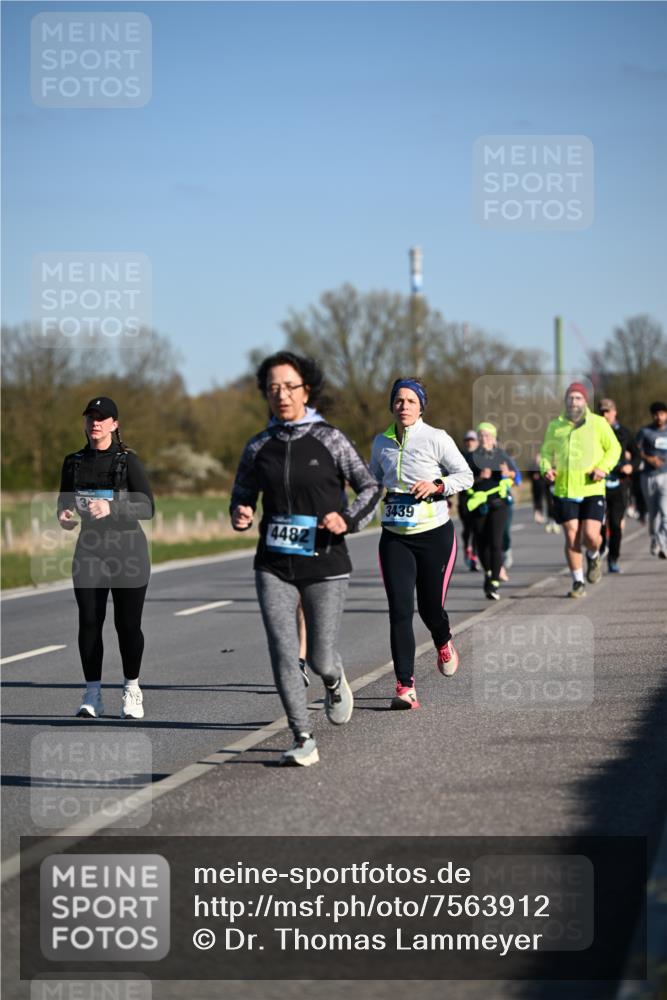 06.04.2025 - 44. Internationalen Wilhelmsburger Insellauf Dr. Thomas Lammeyer http://msf.ph/oto/7563912 06.04.2025 09:38:48 Laufen 4482, 3439 meine-sportfotos.de