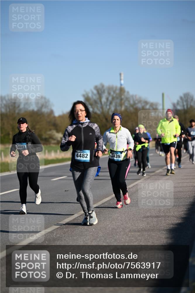 06.04.2025 - 44. Internationalen Wilhelmsburger Insellauf Dr. Thomas Lammeyer http://msf.ph/oto/7563917 06.04.2025 09:38:48 Laufen 3442, 4482, 3439 meine-sportfotos.de