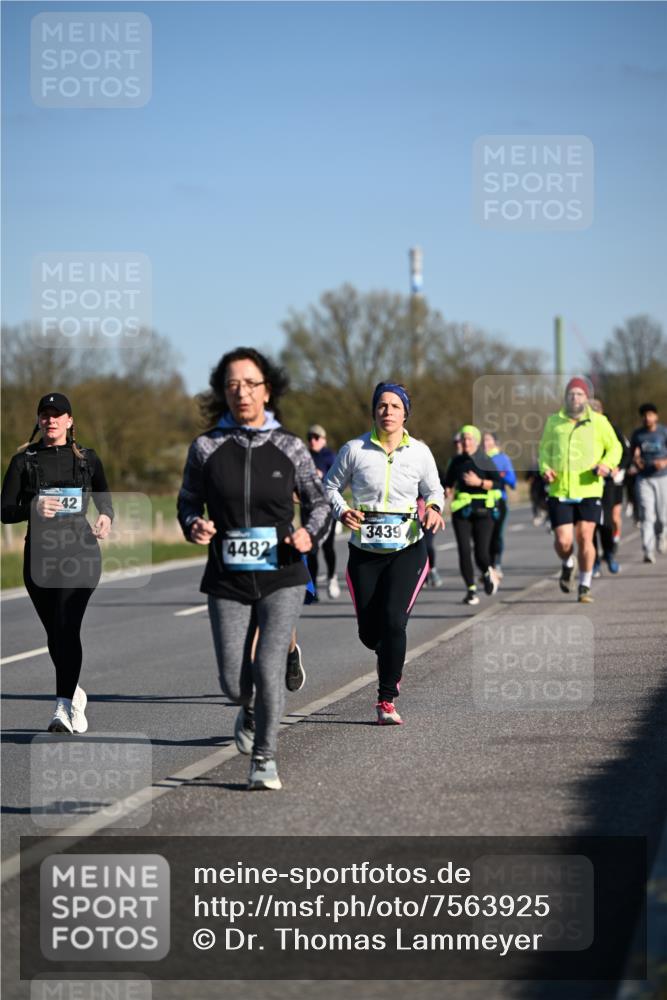 06.04.2025 - 44. Internationalen Wilhelmsburger Insellauf Dr. Thomas Lammeyer http://msf.ph/oto/7563925 06.04.2025 09:38:48 Laufen 42, 4482, 3439 meine-sportfotos.de