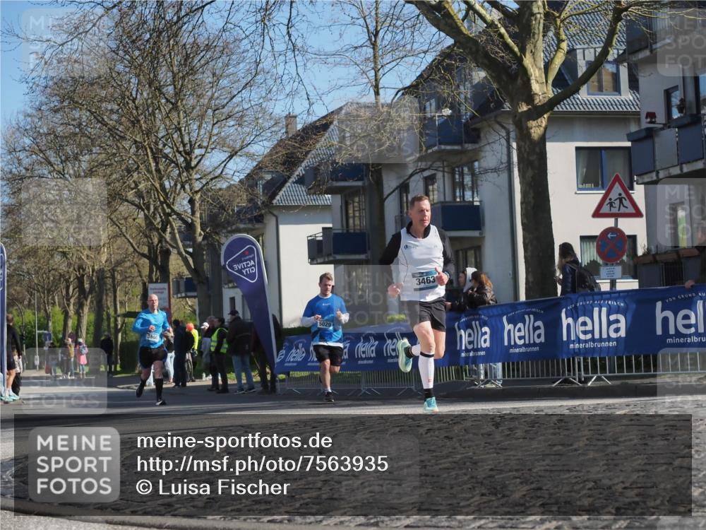 06.04.2025 - 44. Internationalen Wilhelmsburger Insellauf Luisa Fischer http://msf.ph/oto/7563935 06.04.2025 10:35:03 Ziel 3806, 3463, 5029 meine-sportfotos.de