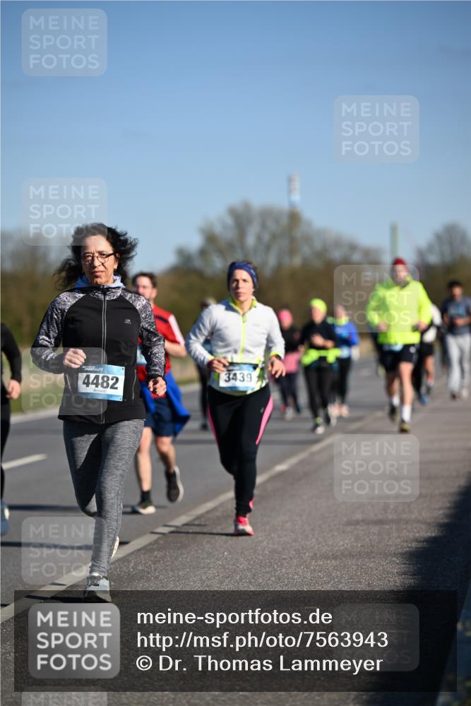 06.04.2025 - 44. Internationalen Wilhelmsburger Insellauf Dr. Thomas Lammeyer http://msf.ph/oto/7563943 06.04.2025 09:38:49 Laufen 4482, 3439 meine-sportfotos.de