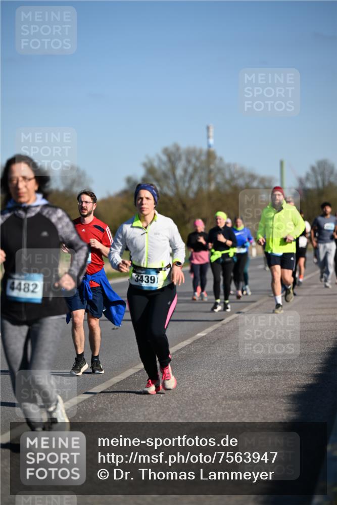 06.04.2025 - 44. Internationalen Wilhelmsburger Insellauf Dr. Thomas Lammeyer http://msf.ph/oto/7563947 06.04.2025 09:38:49 Laufen 3439, 4482 meine-sportfotos.de