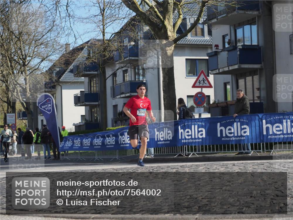 06.04.2025 - 44. Internationalen Wilhelmsburger Insellauf Luisa Fischer http://msf.ph/oto/7564002 06.04.2025 10:35:15 Ziel 3049, 3958, 111 meine-sportfotos.de