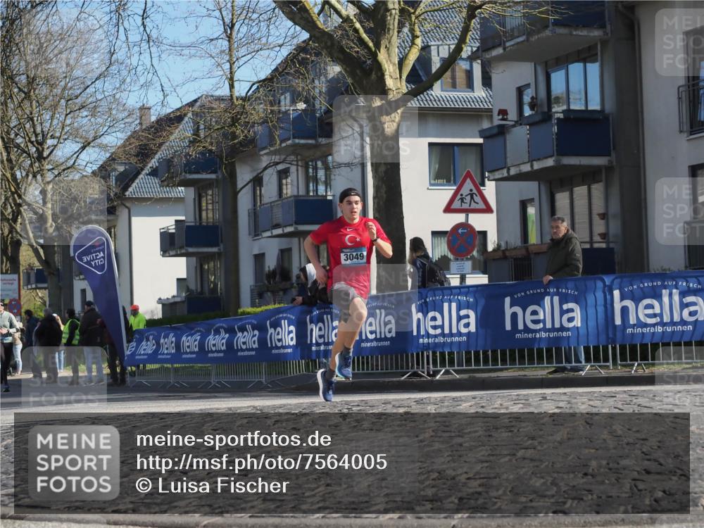 06.04.2025 - 44. Internationalen Wilhelmsburger Insellauf Luisa Fischer http://msf.ph/oto/7564005 06.04.2025 10:35:15 Ziel 3049 meine-sportfotos.de