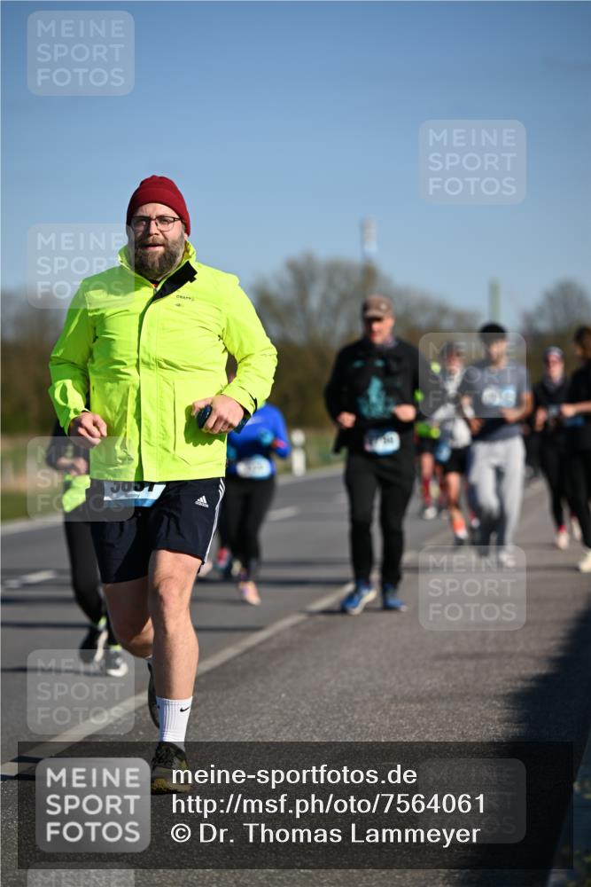 06.04.2025 - 44. Internationalen Wilhelmsburger Insellauf Dr. Thomas Lammeyer http://msf.ph/oto/7564061 06.04.2025 09:38:55 Laufen 3057, 4 meine-sportfotos.de