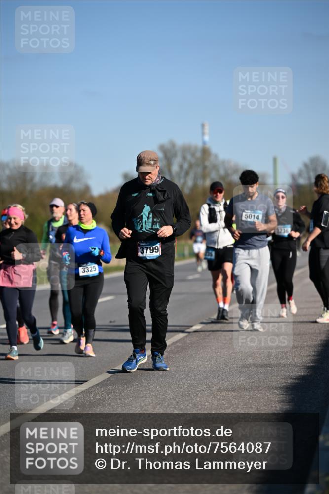06.04.2025 - 44. Internationalen Wilhelmsburger Insellauf Dr. Thomas Lammeyer http://msf.ph/oto/7564087 06.04.2025 09:38:56 Laufen 3325, 3799, 5014, 1236 meine-sportfotos.de