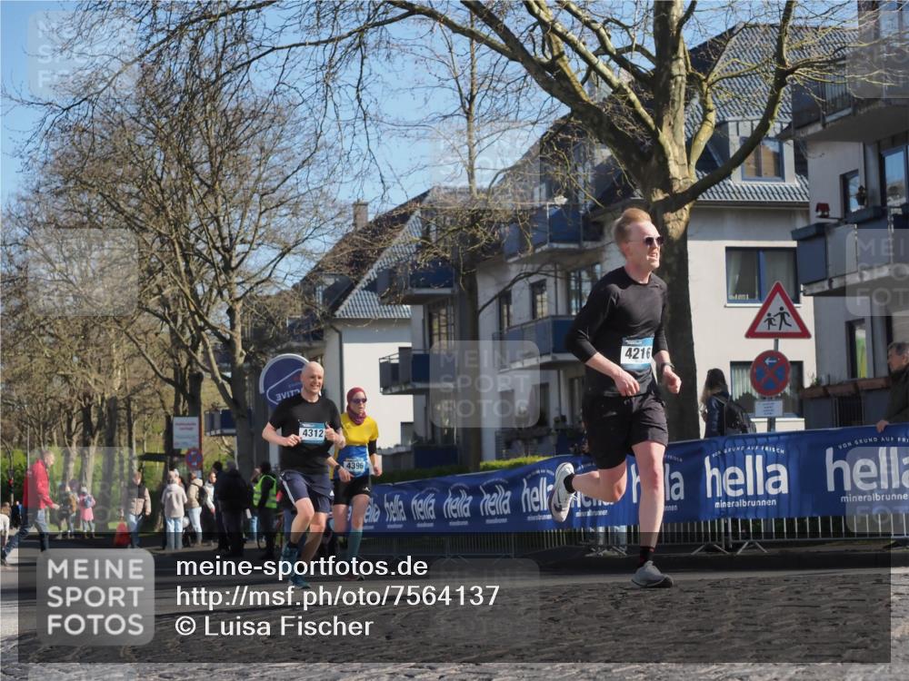 06.04.2025 - 44. Internationalen Wilhelmsburger Insellauf Luisa Fischer http://msf.ph/oto/7564137 06.04.2025 10:35:31 Ziel 4312, 4396, 4216 meine-sportfotos.de