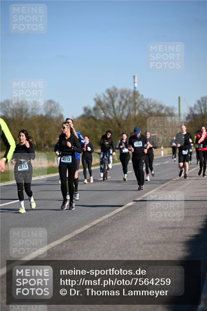 06.04.2025 - 44. Internationalen Wilhelmsburger Insellauf Dr. Thomas Lammeyer http://msf.ph/oto/7564259 06.04.2025 09:39:06 Laufen 4513, 4512, 4094 meine-sportfotos.de