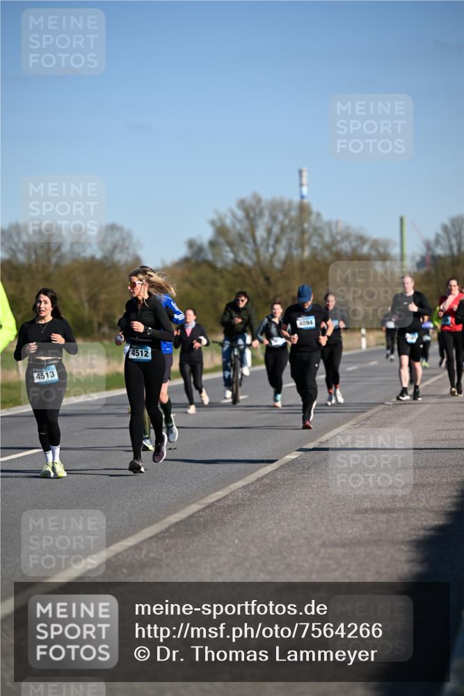 06.04.2025 - 44. Internationalen Wilhelmsburger Insellauf Dr. Thomas Lammeyer http://msf.ph/oto/7564266 06.04.2025 09:39:06 Laufen 4513, 4512, 4094 meine-sportfotos.de