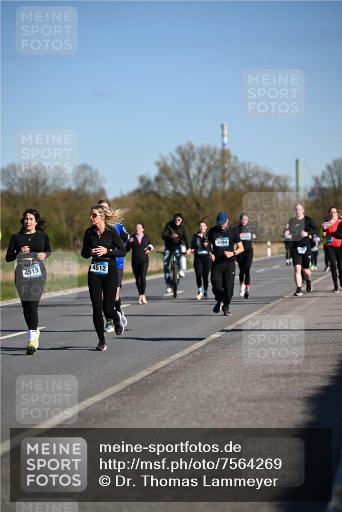06.04.2025 - 44. Internationalen Wilhelmsburger Insellauf Dr. Thomas Lammeyer http://msf.ph/oto/7564269 06.04.2025 09:39:06 Laufen 4513, 4512, 4094 meine-sportfotos.de