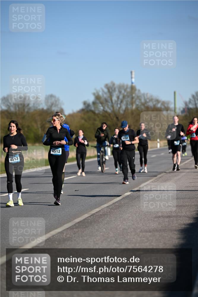 06.04.2025 - 44. Internationalen Wilhelmsburger Insellauf Dr. Thomas Lammeyer http://msf.ph/oto/7564278 06.04.2025 09:39:07 Laufen 4513, 4512, 4094 meine-sportfotos.de