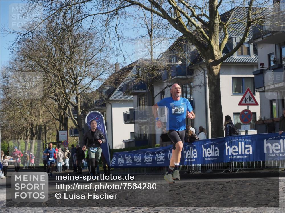 06.04.2025 - 44. Internationalen Wilhelmsburger Insellauf Luisa Fischer http://msf.ph/oto/7564280 06.04.2025 10:35:53 Ziel 3933, 3832 meine-sportfotos.de
