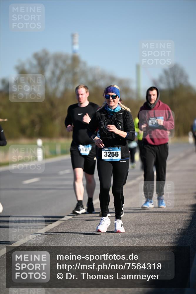 06.04.2025 - 44. Internationalen Wilhelmsburger Insellauf Dr. Thomas Lammeyer http://msf.ph/oto/7564318 06.04.2025 09:39:12 Laufen 3581, 3256, 450 meine-sportfotos.de