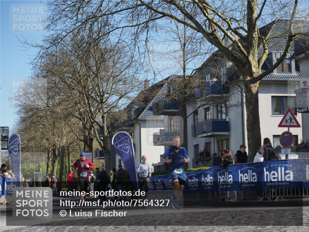 06.04.2025 - 44. Internationalen Wilhelmsburger Insellauf Luisa Fischer http://msf.ph/oto/7564327 06.04.2025 10:35:58 Ziel 3602, 4120, 3944 meine-sportfotos.de