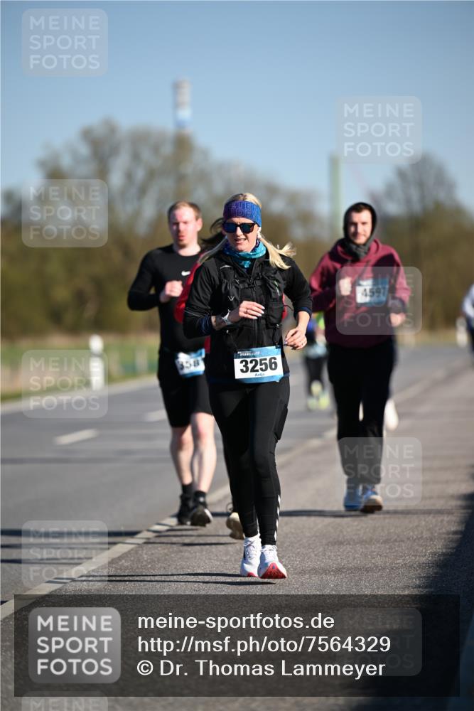 06.04.2025 - 44. Internationalen Wilhelmsburger Insellauf Dr. Thomas Lammeyer http://msf.ph/oto/7564329 06.04.2025 09:39:12 Laufen 358, 3256, 4597 meine-sportfotos.de
