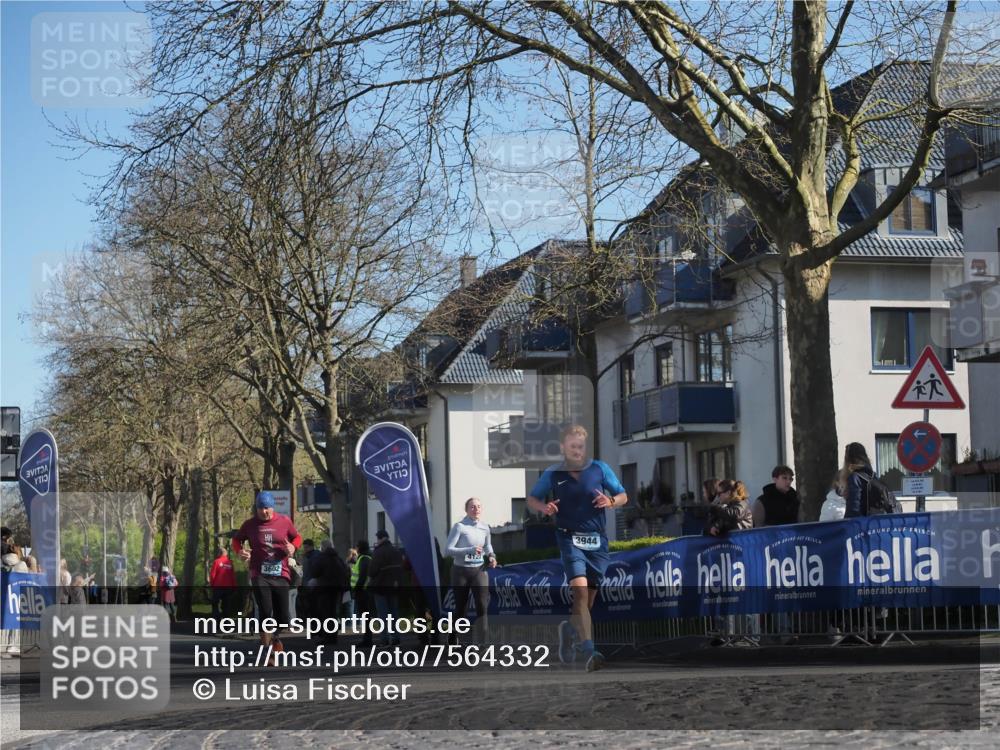 06.04.2025 - 44. Internationalen Wilhelmsburger Insellauf Luisa Fischer http://msf.ph/oto/7564332 06.04.2025 10:35:58 Ziel 3, 3602, 7, 4120, 3944 meine-sportfotos.de