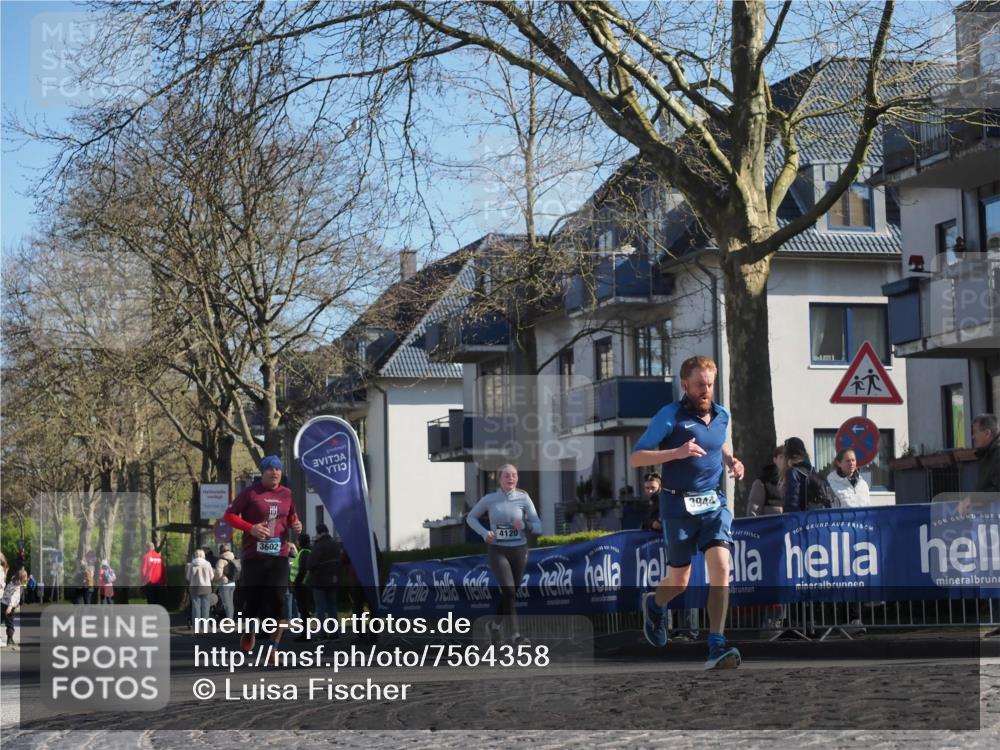06.04.2025 - 44. Internationalen Wilhelmsburger Insellauf Luisa Fischer http://msf.ph/oto/7564358 06.04.2025 10:35:59 Ziel 3602, 4120, 3944 meine-sportfotos.de