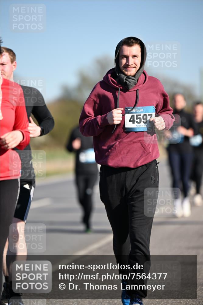 06.04.2025 - 44. Internationalen Wilhelmsburger Insellauf Dr. Thomas Lammeyer http://msf.ph/oto/7564377 06.04.2025 09:39:17 Laufen 4597 meine-sportfotos.de