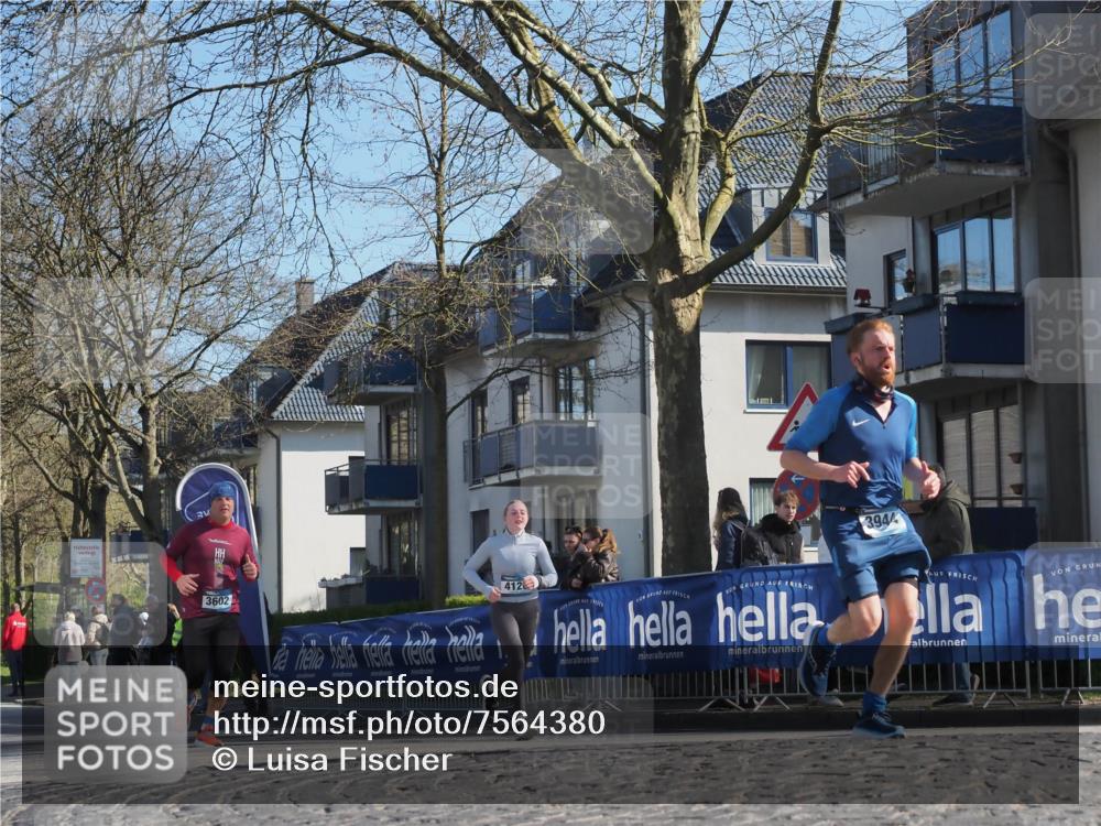 06.04.2025 - 44. Internationalen Wilhelmsburger Insellauf Luisa Fischer http://msf.ph/oto/7564380 06.04.2025 10:36:00 Ziel 3602, 412, 3944 meine-sportfotos.de