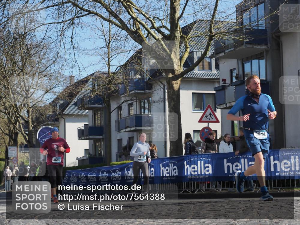 06.04.2025 - 44. Internationalen Wilhelmsburger Insellauf Luisa Fischer http://msf.ph/oto/7564388 06.04.2025 10:36:00 Ziel 3602, 2904, 4120 meine-sportfotos.de