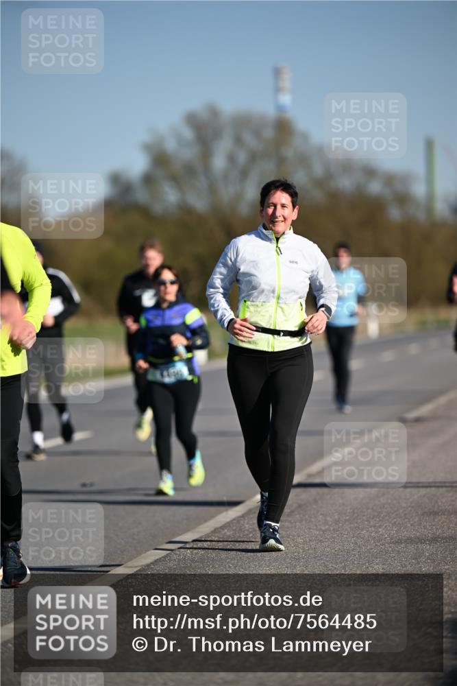 06.04.2025 - 44. Internationalen Wilhelmsburger Insellauf Dr. Thomas Lammeyer http://msf.ph/oto/7564485 06.04.2025 09:39:25 Laufen 3200 meine-sportfotos.de