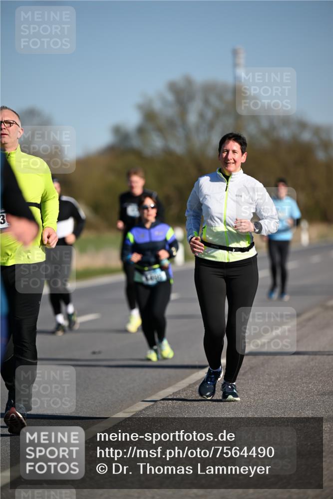 06.04.2025 - 44. Internationalen Wilhelmsburger Insellauf Dr. Thomas Lammeyer http://msf.ph/oto/7564490 06.04.2025 09:39:25 Laufen 30 meine-sportfotos.de