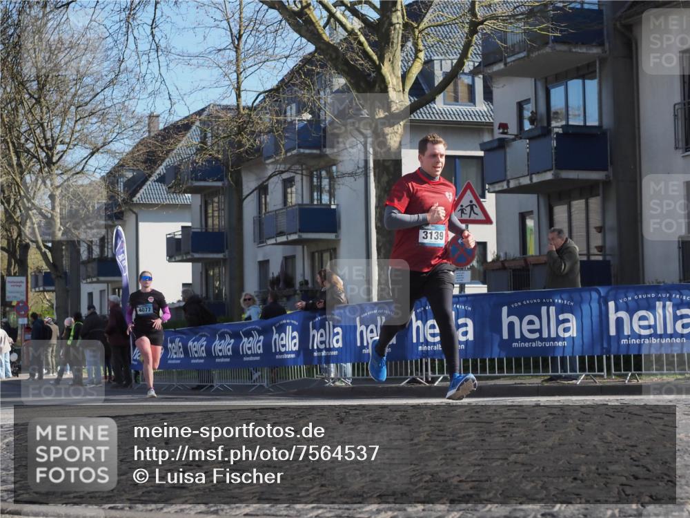 06.04.2025 - 44. Internationalen Wilhelmsburger Insellauf Luisa Fischer http://msf.ph/oto/7564537 06.04.2025 10:36:22 Ziel 3139, 4077 meine-sportfotos.de