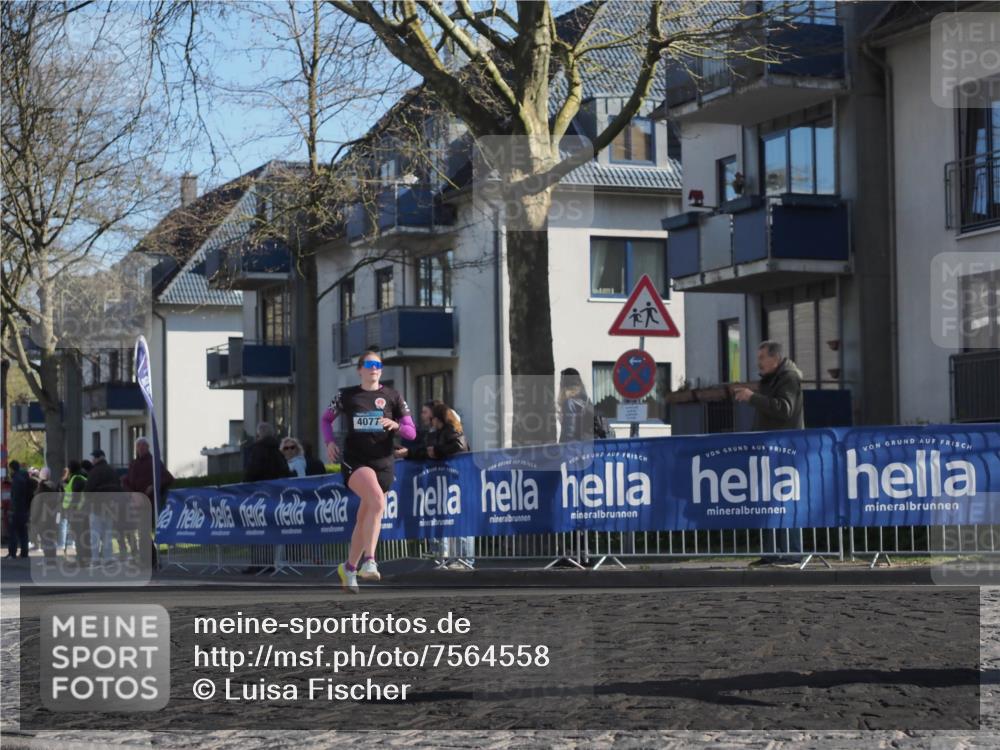 06.04.2025 - 44. Internationalen Wilhelmsburger Insellauf Luisa Fischer http://msf.ph/oto/7564558 06.04.2025 10:36:23 Ziel 4077 meine-sportfotos.de
