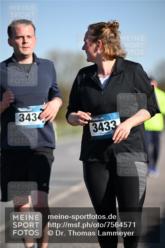 06.04.2025 - 44. Internationalen Wilhelmsburger Insellauf Dr. Thomas Lammeyer http://msf.ph/oto/7564571 06.04.2025 09:39:32 Laufen 3434, 3433 meine-sportfotos.de
