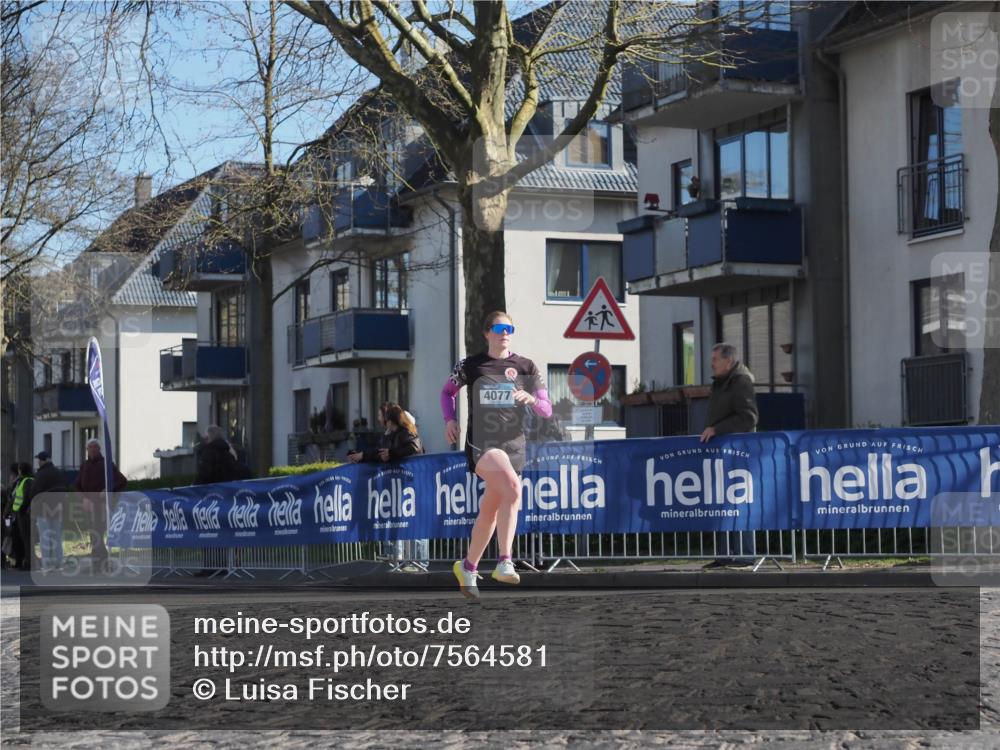 06.04.2025 - 44. Internationalen Wilhelmsburger Insellauf Luisa Fischer http://msf.ph/oto/7564581 06.04.2025 10:36:24 Ziel 4077 meine-sportfotos.de
