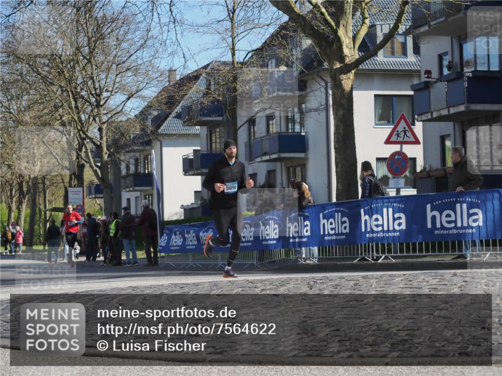 06.04.2025 - 44. Internationalen Wilhelmsburger Insellauf Luisa Fischer http://msf.ph/oto/7564622 06.04.2025 10:36:36 Ziel 5098 meine-sportfotos.de