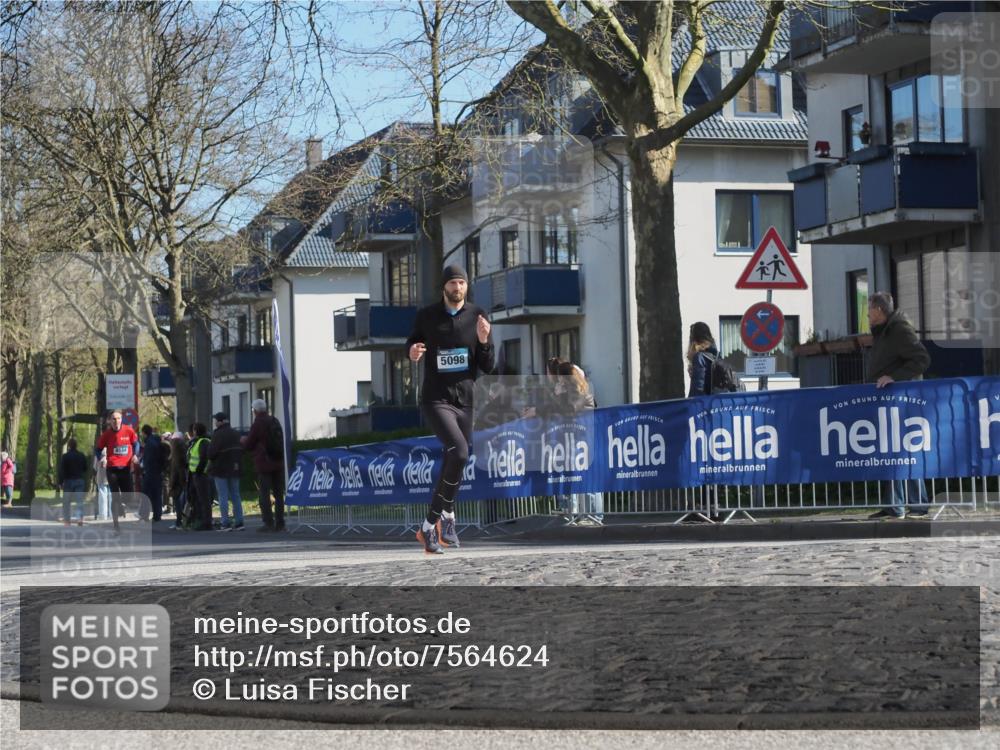 06.04.2025 - 44. Internationalen Wilhelmsburger Insellauf Luisa Fischer http://msf.ph/oto/7564624 06.04.2025 10:36:36 Ziel 5098, 4534 meine-sportfotos.de