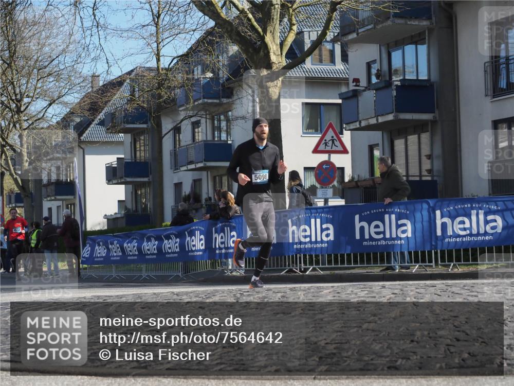 06.04.2025 - 44. Internationalen Wilhelmsburger Insellauf Luisa Fischer http://msf.ph/oto/7564642 06.04.2025 10:36:37 Ziel 4534, 5098 meine-sportfotos.de