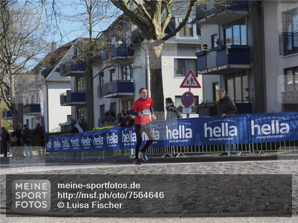 06.04.2025 - 44. Internationalen Wilhelmsburger Insellauf Luisa Fischer http://msf.ph/oto/7564646 06.04.2025 10:36:40 Ziel 4534 meine-sportfotos.de